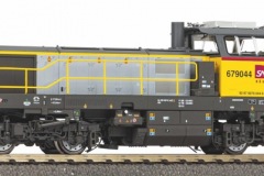 52370