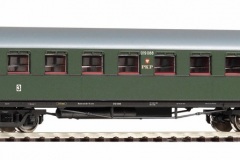 53372